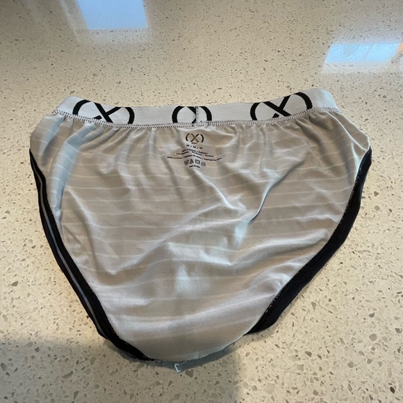 (X) Sport underwear - Picture 3 of 4